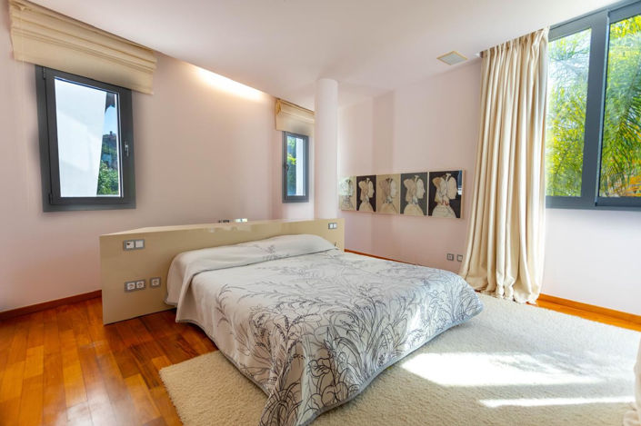 Image No.2-4 Bed Villa for sale