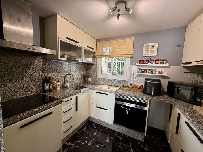 Image No.15-2 Bed Townhouse for sale