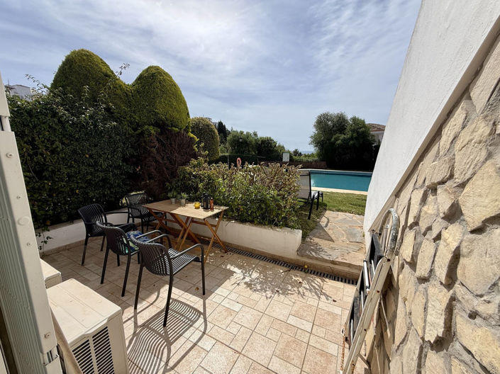 Image No.31-2 Bed Townhouse for sale