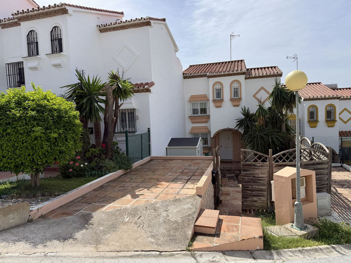 Image No.32-2 Bed Townhouse for sale