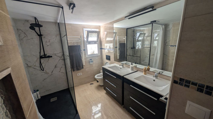 Image No.37-2 Bed Townhouse for sale