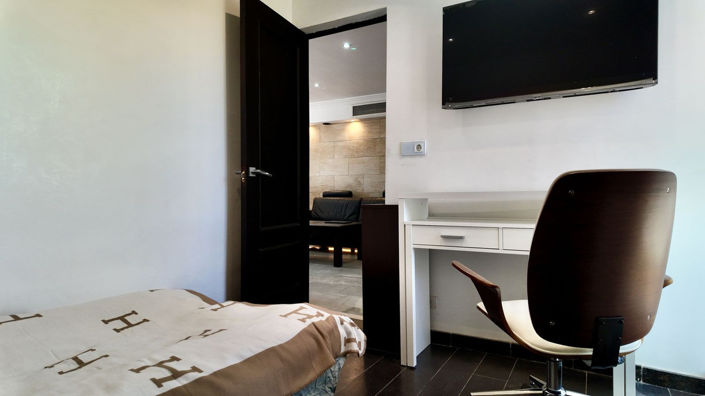 Image No.18-2 Bed Property for sale