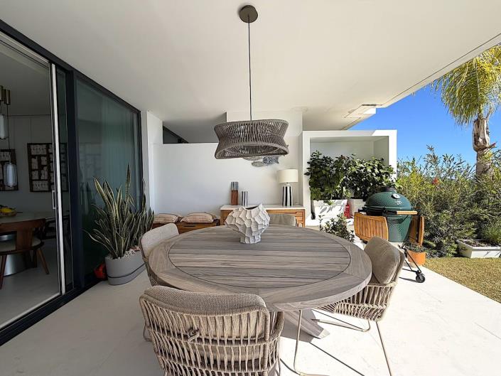 Image No.14-2 Bed Property for sale
