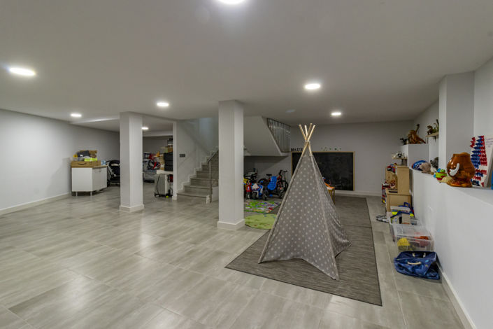 Image No.17-3 Bed House for sale