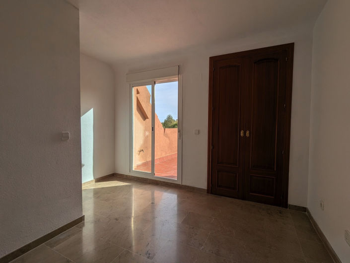 Image No.13-3 Bed Property for sale