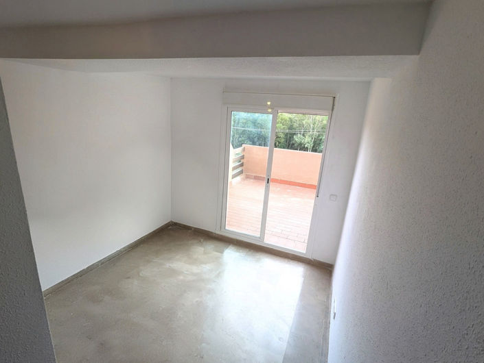 Image No.21-3 Bed Property for sale