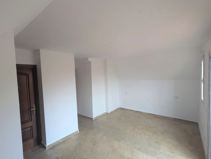 Image No.24-3 Bed Property for sale