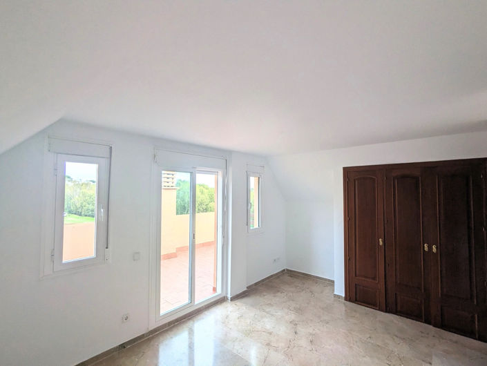 Image No.25-3 Bed Property for sale