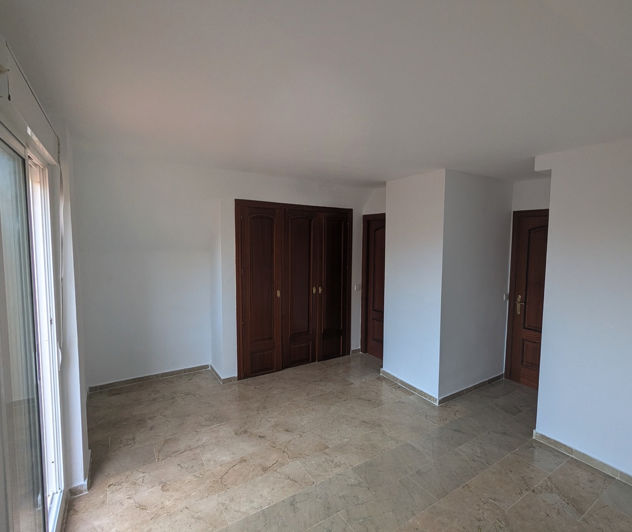 Image No.28-3 Bed Property for sale