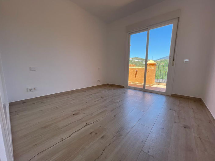 Image No.29-3 Bed Townhouse for sale