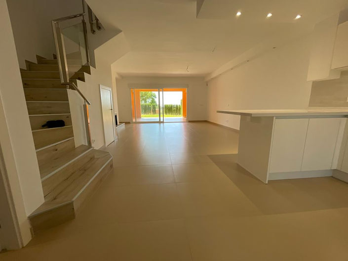 Image No.4-3 Bed Townhouse for sale