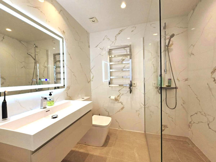 Image No.12-3 Bed Property for sale
