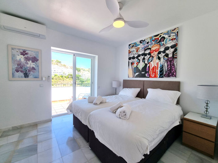 Image No.25-3 Bed Property for sale