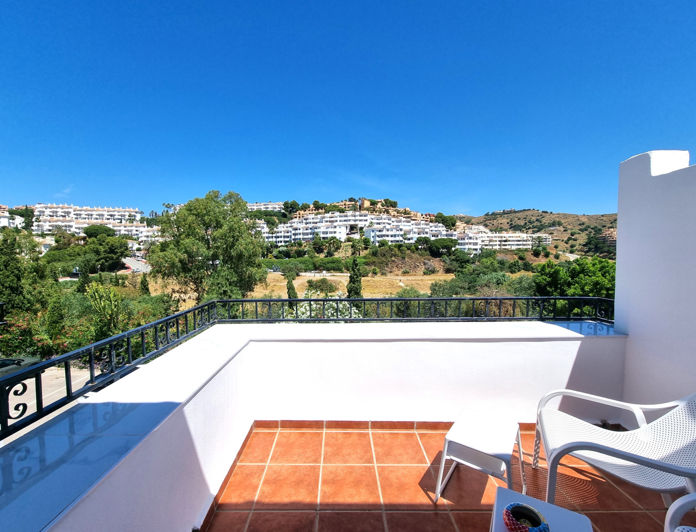 Image No.27-3 Bed Property for sale