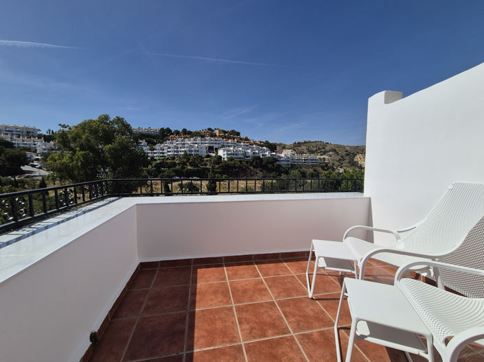 Image No.28-3 Bed Property for sale