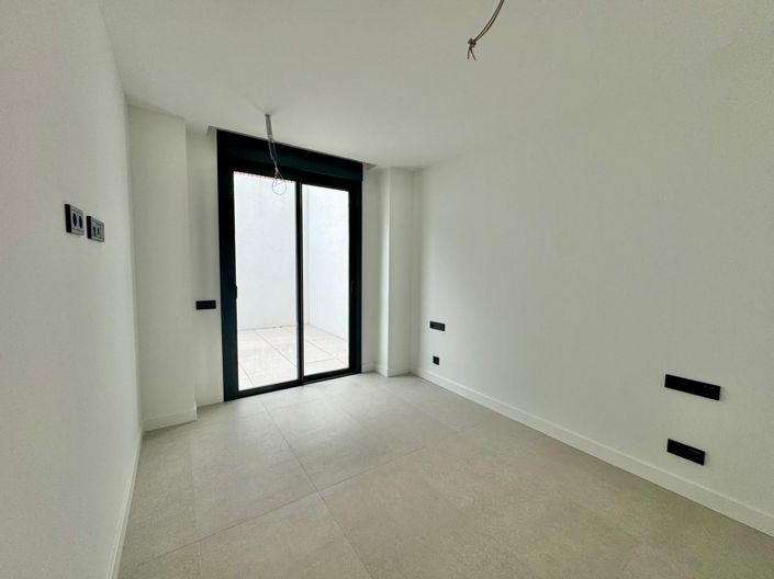Image No.24-3 Bed Apartment for sale