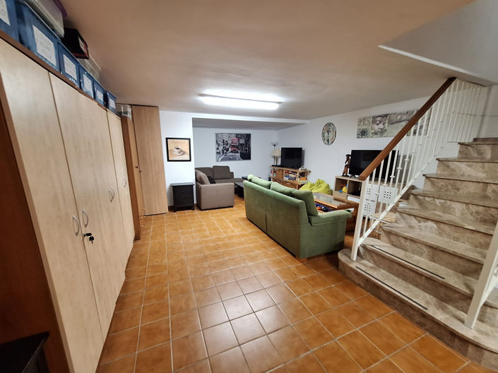 Image No.32-4 Bed Townhouse for sale