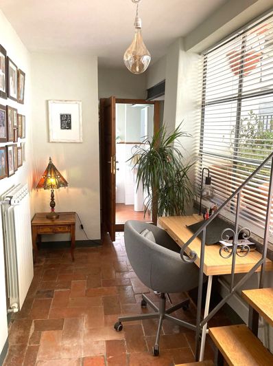 Image No.10-2 Bed Property for sale