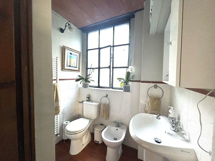 Image No.17-2 Bed Property for sale