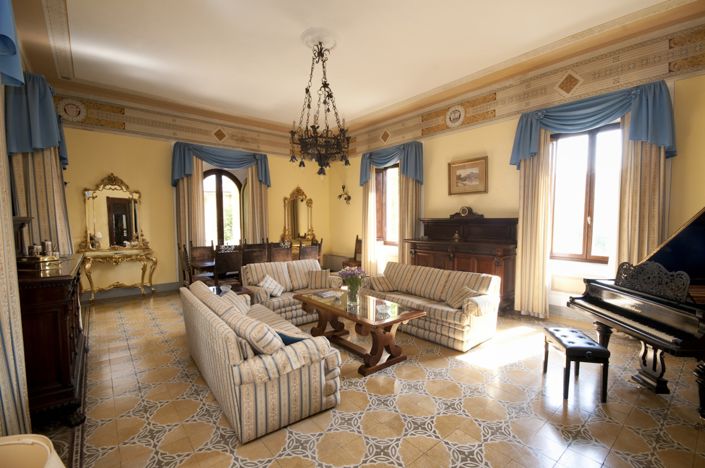 Image No.4-6 Bed Villa for sale