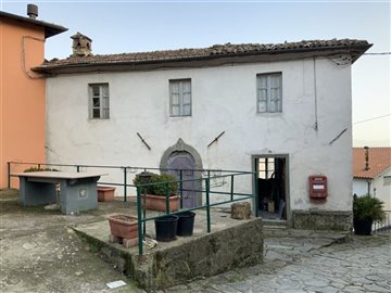 1 - Barga, House