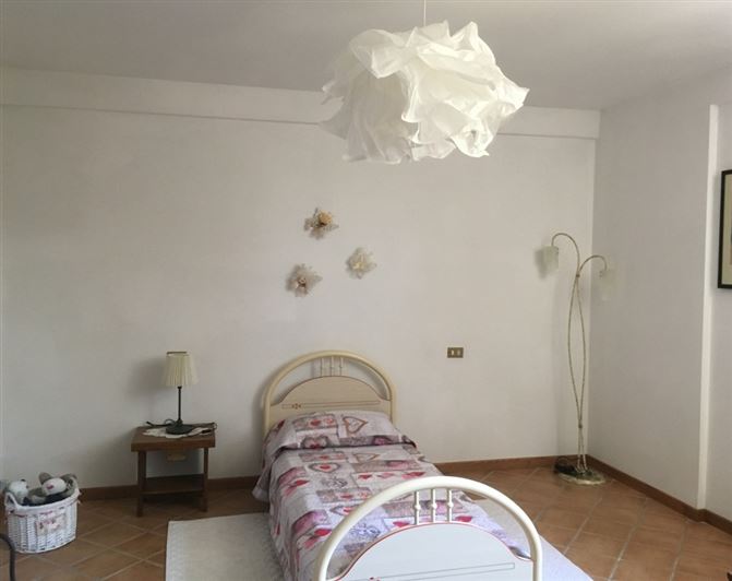 Image No.10-3 Bed Property for sale