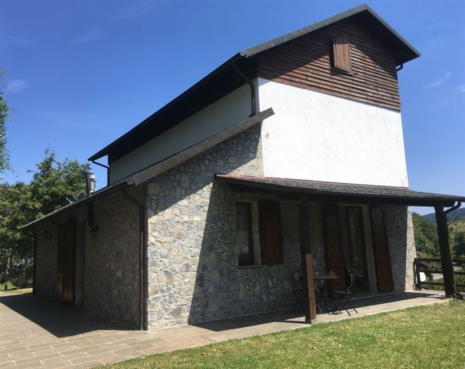 Image No.12-3 Bed Property for sale