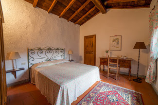 Image No.10-6 Bed Property for sale