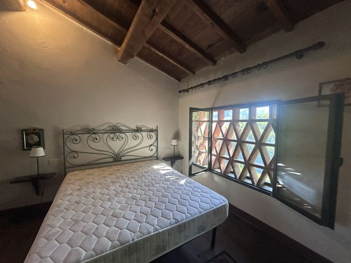 Image No.30-6 Bed Property for sale
