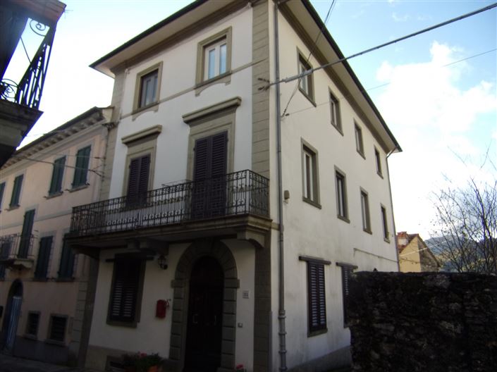 Image No.1-5 Bed Property for sale