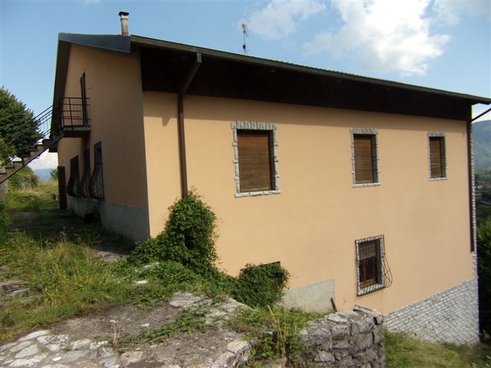 Image No.17-3 Bed Property for sale