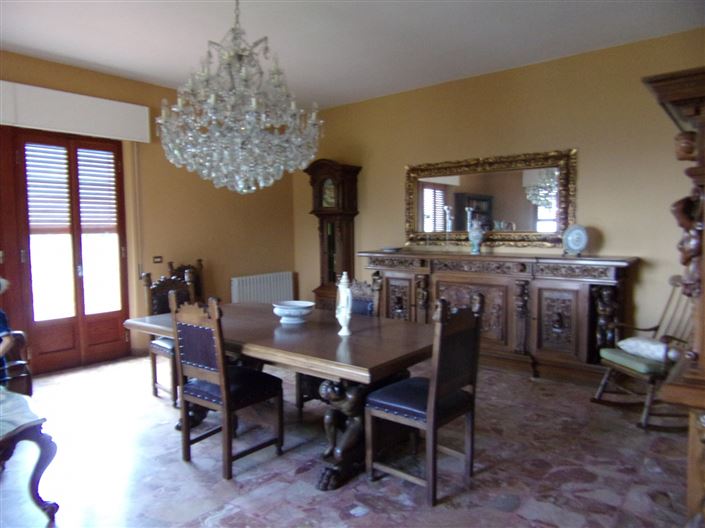 Image No.18-3 Bed Property for sale