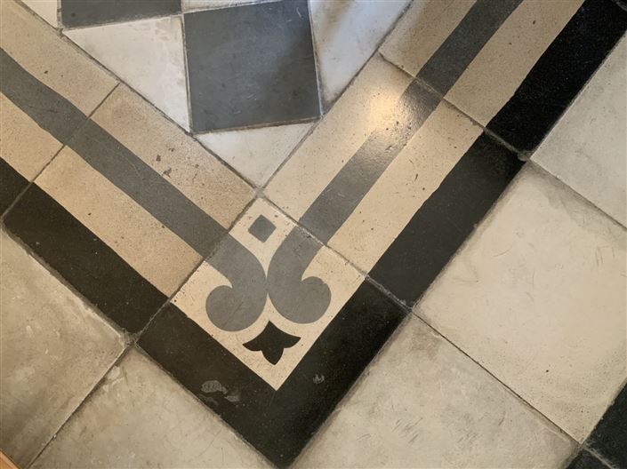 Image No.10-5 Bed Property for sale