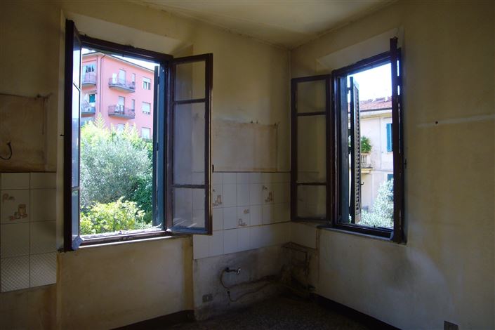 Image No.4-4 Bed Property for sale