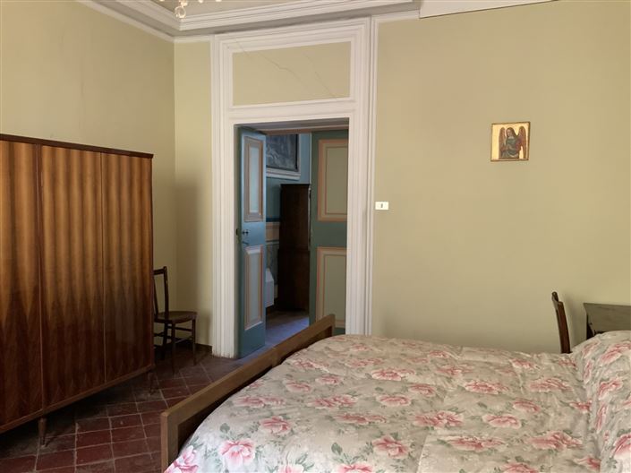 Image No.13-3 Bed Property for sale