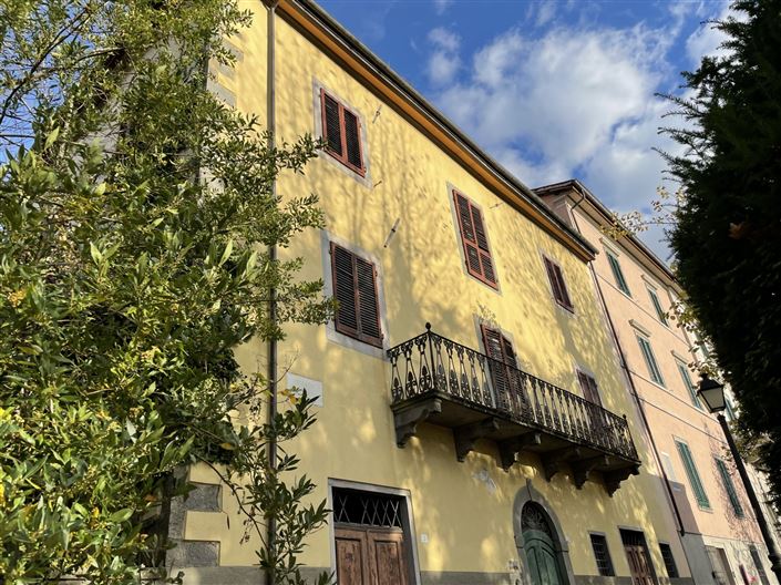 Image No.3-6 Bed Property for sale