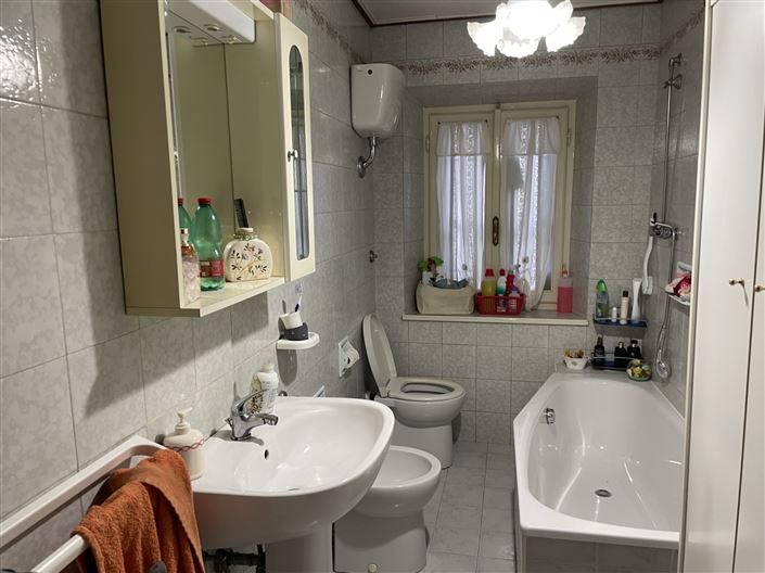 Image No.11-2 Bed House for sale