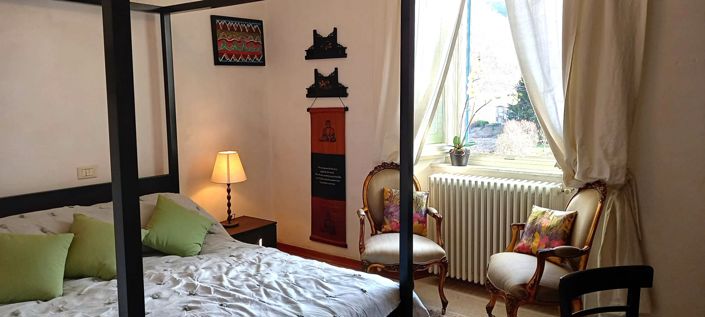 Image No.12-5 Bed Property for sale