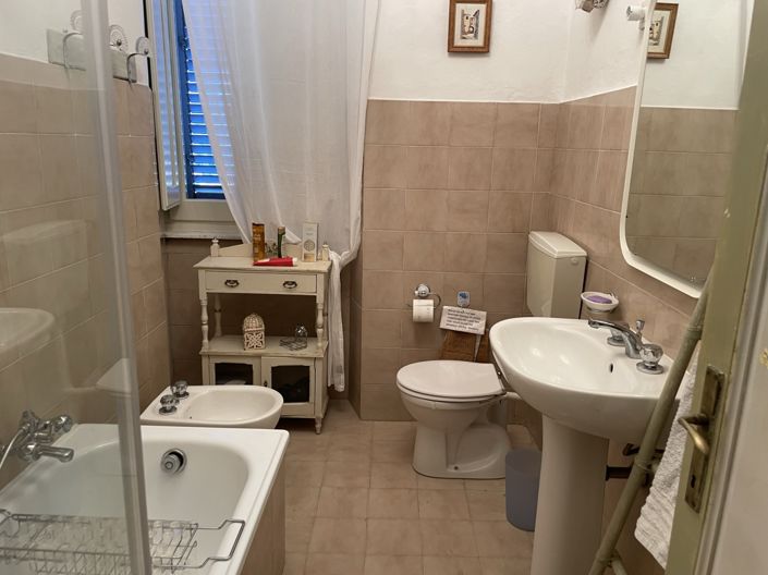 Image No.14-5 Bed Property for sale