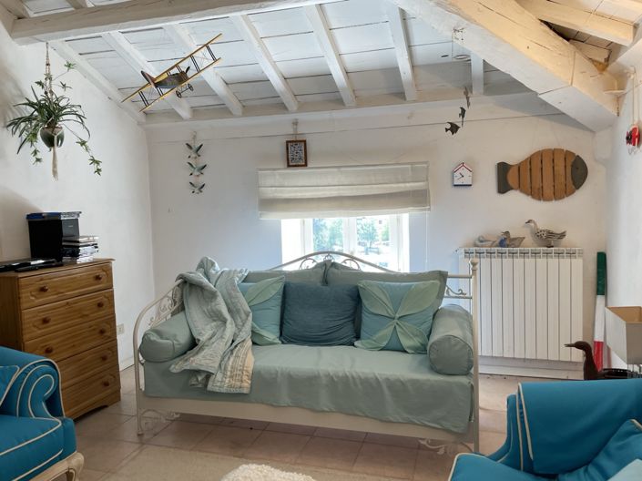 Image No.21-5 Bed Property for sale