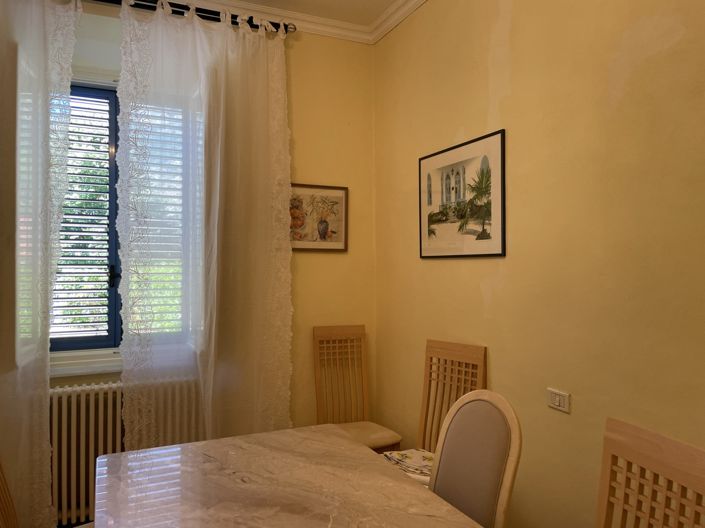 Image No.9-5 Bed Property for sale