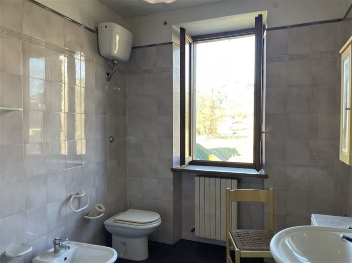 Image No.26-5 Bed Property for sale