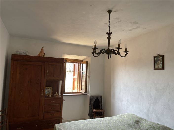 Image No.10-2 Bed Property for sale