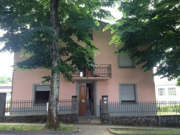 Propriété de 4 chambres à vendre à Barga