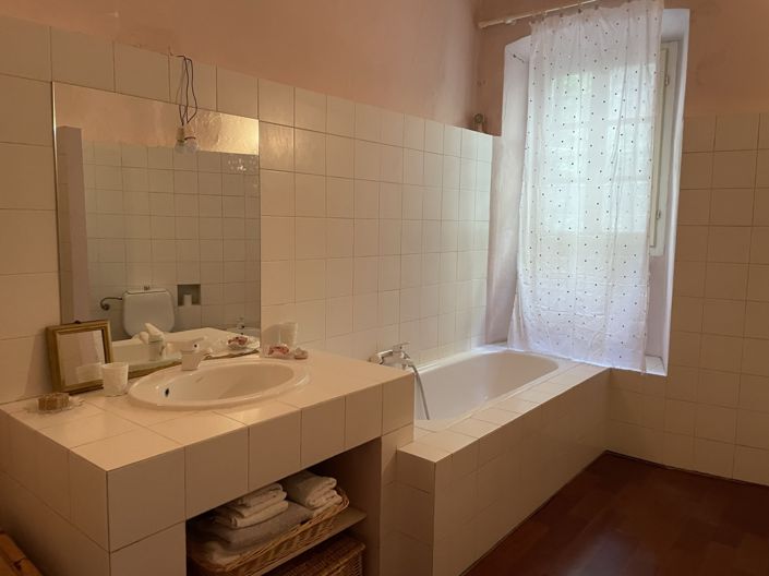 Image No.15-2 Bed Property for sale