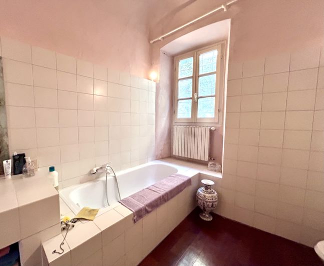 Image No.28-2 Bed Property for sale