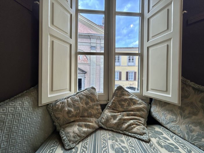Image No.3-2 Bed Property for sale