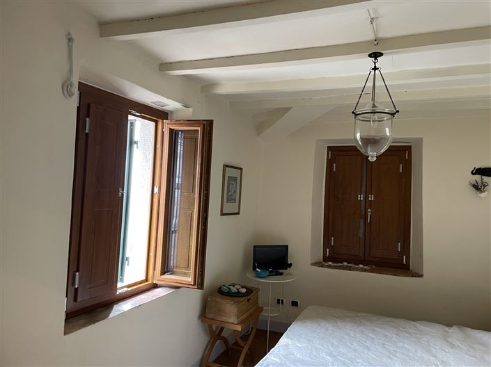 Image No.11-2 Bed House for sale