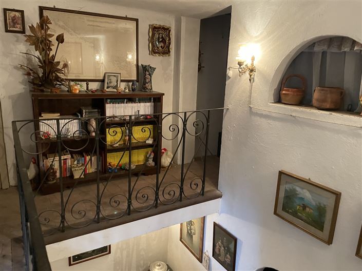 Image No.12-3 Bed Property for sale