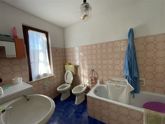 Image No.8-4 Bed Property for sale